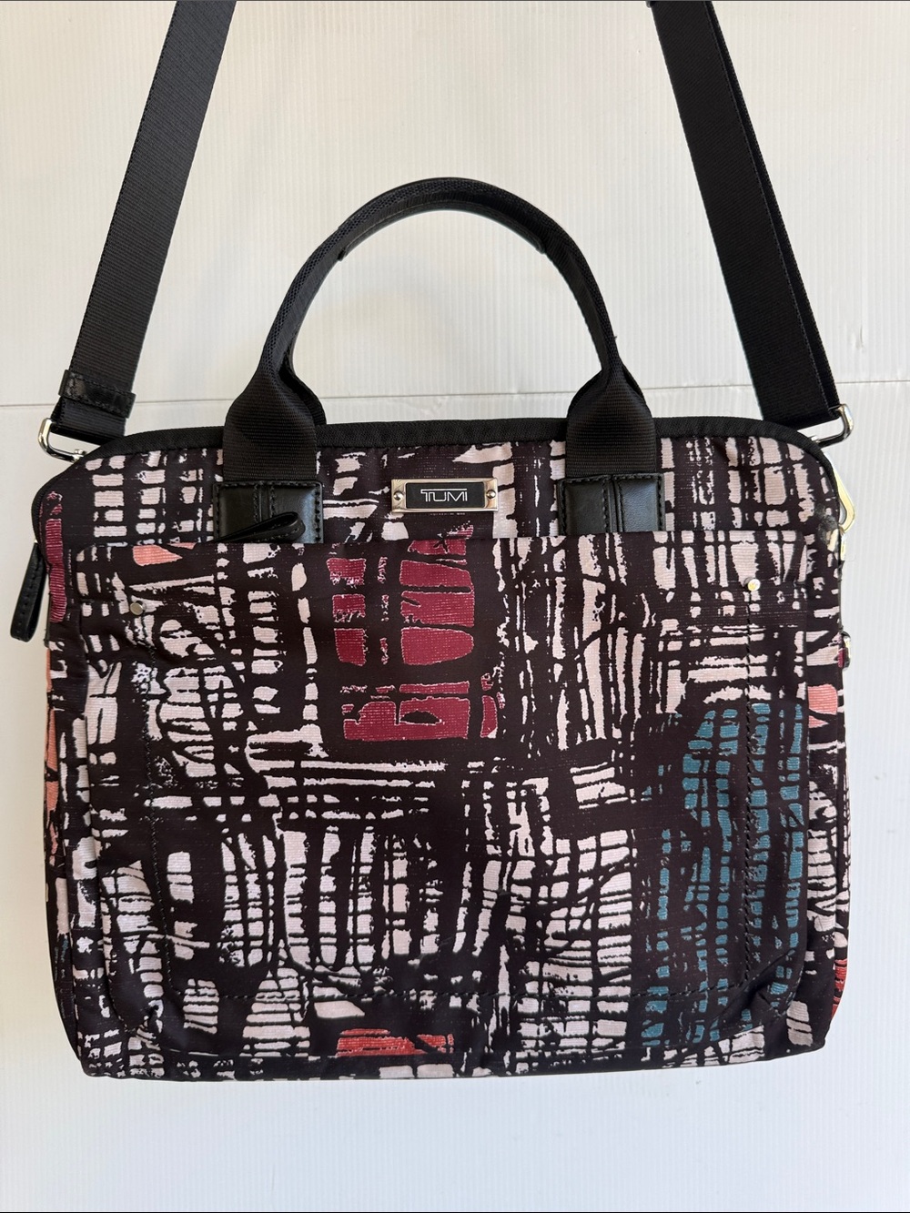 TUMI MESSENGER LAPTOP BAG PRINTED NYLON MULTICOLOR HOLDS A 15” LAPTOP OR TABLET